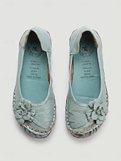 voordelige Platte damesschoenen-Dames ballerina's van premium rundleer in een brede pasvorm - handgemaakte comfortabele schoenen met 3D-bloemenapplicatie en gestikte afwerking, vintage instapschoenen voor casual gebruik, reizen en