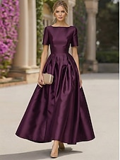 preiswerte Cocktailkleider-A-Linie Bodenlang Cocktailkleider Elegant Kurzarm U-Boot-Ausschnitt Gartenparty Hochzeit Satin mit Falten