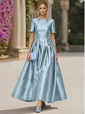 preiswerte Cocktailkleider-A-Linie Bodenlang Cocktailkleider Elegant Kurzarm U-Boot-Ausschnitt Gartenparty Hochzeit Satin mit Falten