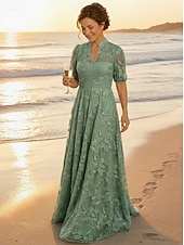 preiswerte Bodenlänge-A-Linie Kleid Bodenlang Spitzenkleid Brautmutterkleid Kurzarm V Ausschnitt Hoher Ausschnitt Elegant Vintage luxuriös Formell Hochzeitsgast Semi-Formal Spitze mit Stickerei Applikationen