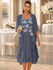 preiswerte Mamas Kleidersets-Zweiteilig A-Linie Kleid Knielang Kleid für Hochzeitsgäste Locker Brautmutterkleid Halbarm U-Boot-Ausschnitt Elegant Einfach Formell Hochzeitsgast Hochzeitsfeier Chiffon Mit Schal mit 3D-Blumen