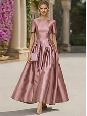 preiswerte Cocktailkleider-A-Linie Bodenlang Cocktailkleider Elegant Kurzarm U-Boot-Ausschnitt Gartenparty Hochzeit Satin mit Falten