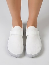 ieftine Femei-Pantofi de apă albi pentru femei, desculți, cu vârf lat, pantofi sport aqua cu uscare rapidă și talpă antiderapantă, pentru plimbări pe plajă, înot, caiac, călătorii și aventuri în aer liber