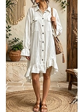  Vestido midi feminino branco com listras verticais, botões na frente, gola lapela, dois bolsos no peito, manga flare com babados, barra com babados irregulares, modelagem solta, leve e casual para o