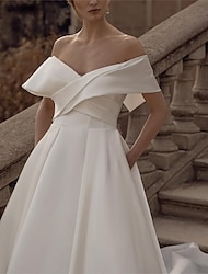 Esküvői ruhák Báli ruha Aszimmetrikus V-alakú Rendszeres hevederek Kápolnauszály Szatén Menyasszonyi ruhák Val vel Rakott Ráncolt 2024