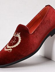mocassini da uomo in velluto bordeaux con stemma ricamato – scarpe eleganti da festa slip-on per matrimoni, banchetti e occasioni festive