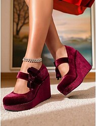 naisten 1950-luvun inspiroimat vihreät samettiset kiilakorkoiset mary jane -korkokengät rusetilla - retrotyyliset joulujuhlat korotetut pukukengät juhlapyhiin ja iltapukuihin