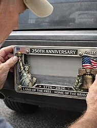 Cornice portatarga commemorativa per il 250° anniversario, in metallo piatto 2D, design patriottico USA, adatta alle targhe standard statunitensi, con campana della libertà. &Statua della Libertà,