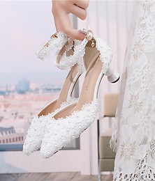Χαμηλού Κόστους -γαμήλια παπούτσια για νύφη παράνυμφος γυναίκες με κλειστή μύτη με μυτερή μύτη λευκή pu αντλίες με δαντέλα απομίμηση λουλουδιών μαργαριτάρι γλυπτική τακούνι χαμηλό τακούνι λουράκι αστράγαλο βραδινό γαμήλιο πάρτι καθημερινά κομψό κλασικό