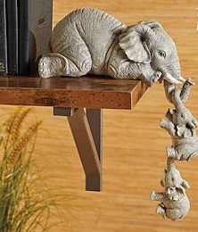 preiswerte -Elefanten-Harzornamente, dreiteilige Dekorationen. 3 Elefantenmütter und zwei Babys hängen am Rand von handgefertigten Statuen