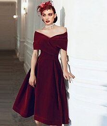 economico -Abiti da cocktail A-Line Abito elegante Ospite di matrimonio Lunghezza ginocchio Maniche corte Spalle scoperte Velluto con pieghe Abiti a tinta unita