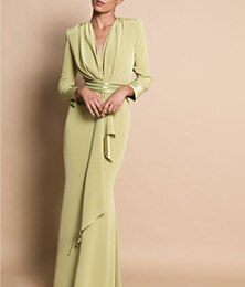 preiswerte -Strandhochzeit Sheath-Kleid für die Mutter der Braut Formelles Hochzeitsgast elegantes Party-V-Ausschnitt Bodenlanger Chiffon Langarm mit Drapierung Raffung individuelle Größe