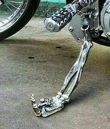 economico -cavalletti per moto con zampa di scheletro di halloween - zampa di scheletro con cavalletto per moto con dito medio, supporto laterale universale per moto in lega di alluminio