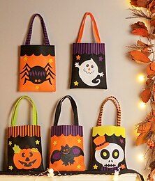 abordables -Juego de 5 bolsas de mano para niños con truco o trato de Halloween: divertidos diseños de arañas, fantasmas, calabazas, murciélagos y esqueletos con una escena de decoración festiva.