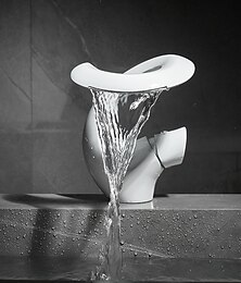 Недорогие -Ванная раковина кран - Водопад Окрашенные отделки Внешнее крепление Одной ручкой одно отверстиеBath Taps