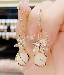 abordables -Femme Opale Boucle d'Oreille Pendantes Bijoux Fins Classique Pétale Personnalisé mode Opale Des boucles d'oreilles Bijoux Blanche / Rouge Pour Cadeau Festival 1 paire
