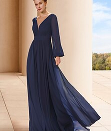זול -A-Line Mother of the Bride Dress Wedding Guest Elegant V Neck Floor Length Chiffon Long Sleeve with Ruching Solid Color 2024