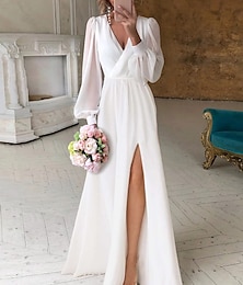 economico -Piccolo abito bianco da cerimonia in spiaggia abiti da sposa A-Line scollatura a V maniche lunghe lunghezza totale chiffon abiti da sposa con arricciature