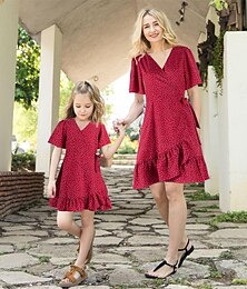 billige -mamma og meg kjoler sommer nye prikkete foreldre-barn kjole korte ermer myke polyester kjoler familie matchende antrekk