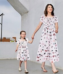 billige -mamma og meg sommerkjoler sommer sommerfugltrykt kvinner jenter kjole mor datter matchende klær kort puserme lange maxi kjoler familie look