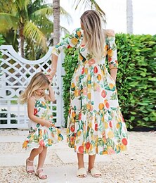 billiga -mamma och jag sommarklänningar söt frukttryck strandklänning mamma och jag modeklänning familjematchande kläder