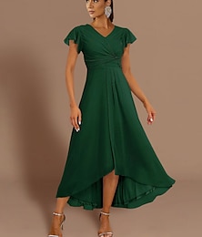 billige -A-Line Bryllupsgjester Kjoler Elegant Kjole Semi Formell Gulvlengde Korte Ermer V Utringning Chiffon med Rynkede