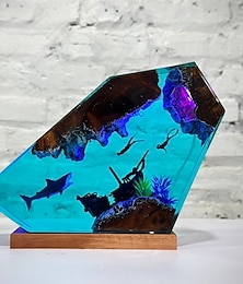 economico -luce notturna in resina oceanica fatta a mano, grande squalo bianco e coppia di subacquei, lampada da tavolo in legno USB per la casa &arredamento per ufficio, ornamento artistico unico &regalo di
