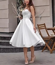 preiswerte -Verlobung kleine weiße Kleider Hochzeitskleider A-Linie Herz-Ausschnitt ärmellos knielang Satin Brautkleider mit Schleife  Band
