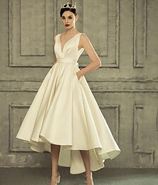 preiswerte -Hochzeitskleider Ballkleid V-Ausschnitt Ärmellos Asymmetrische Taffeta Brautkleider Mit Falten Taschen