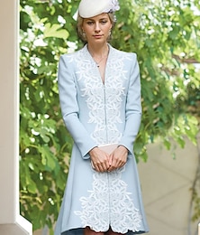 abordables -Robe mère de la mariée colonne/vêtement élégant vintage simple col en V longueur thé en crêpe dentelle à manches longues avec appliques robe midi