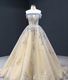 preiswerte -Hochzeitskleider Ballkleid Off Shoulder Ärmellos Sweep  Brush Zug Satin Brautkleider mit Falten Applikationen