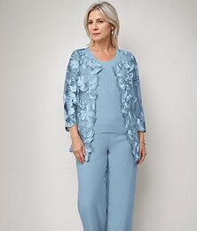 abordables -Costume bleu jaune 3 pièces Mère de la Mariée Robe Élégante Col rond Longueur de sol Chiffon Manches longues Enveloppe incluse avec broderie en dentelle