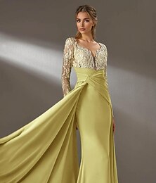 abordables -Robe de soirée jaune sirène / trompette, robe élégante, robe de mariée formelle, balayage / traîne, manches longues, col en V, mousseline de soie, détail froncé avec appliques de broderie perlée 2025