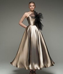 economico -Abiti da cocktail A-Line Abito elegante Matrimonio formale Lunghezza tea Midi Senza maniche Strapless Organza con fiori sulle spalle e tasche
