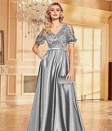 abordables -Ligne A Robes de Quinceanera Élégant Robe Formel Mariage Longueur au sol Manche Courte Col en V Satin avec Plis 2025