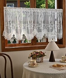 billige -Kort, blonder, rysjer på kjøkkenet, kort gardinkappe med vintage blomsterbroderi, kort, gjennomsiktig kafégardin til kjøkkenvindu, stanglomme, kamskjellbunn, gjennomsiktig kappe med perler, 1 panel