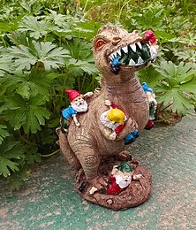 halpa -dinosaurusta nappaava gnomihartsipatsas, hauska puutarhatonttukoriste ulkopihalle tai kotiin, luova hartsikoristelahja dinosaurusten ystäville ja puutarhakoristeeseen