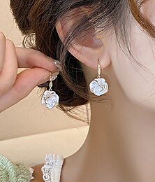levne -Dámské elegantní visací náušnice s motivem růže – pozlacená slitina s perleťovými okvětními lístky, vintage romantický styl, ideální na svatby, večírky a formální příležitosti