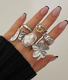 abordables -Conjunto de 6 anillos vintage de oro para mujer con detalles de perlas, flores y piedras preciosas: anillos de aleación con un toque de moda para fiestas y uso diario.