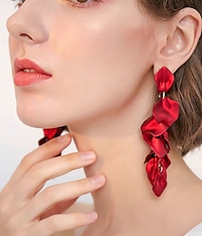 economico -orecchini pendenti in raso rosso da donna - elegante design a petali sovrapposti per feste alla moda, cocktail e abiti da sera