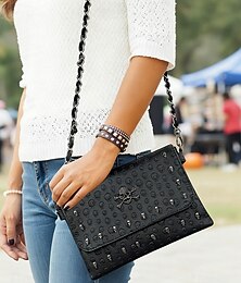 levne -Dámská halloweenská crossbody kabelka s motivem lebky – gotická kožená kabelka přes rameno s řetízkem na párty, cosplay a večerní zábavu