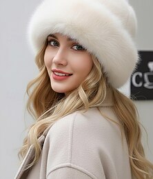 halpa -Naisten tekoturkis-talvibarettihatut, pehmeät, pörröiset ja lämpimät vintage-tyyliset lippikset, elegantit moniväriset pipot jouluasuihin ja kylmään säähän