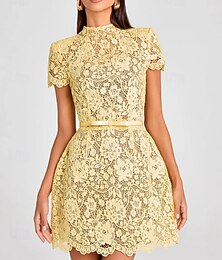 abordables -Femmes Mini Robe Robe en Dentelle Robe fourreau Élégant Mode Moderne Quotidien Vacances Sortir Coupe régulière Fleuri Uni Manche Courte Col ras du cou Jaune Été Printemps