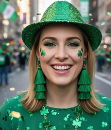 abordables -Boucles d'oreilles à pompons verts pour femmes – élégantes boucles d'oreilles à clous en spirale avec des pompons à franges multicouches, parfaites pour la Saint-Patrick et les fêtes.