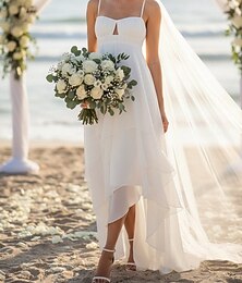 preiswerte -A-Linie Asymmetrisch Weißes Kleid Kleines weißes Kleid Elegant Kleine Weiße Kleider Ärmellos Spaghettiträger Hochzeit Formell Chiffon mit Rüschen