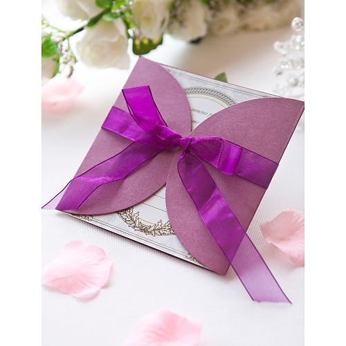 オーガンザの弓(60個セット)と正式に紫色の結婚式の招待
