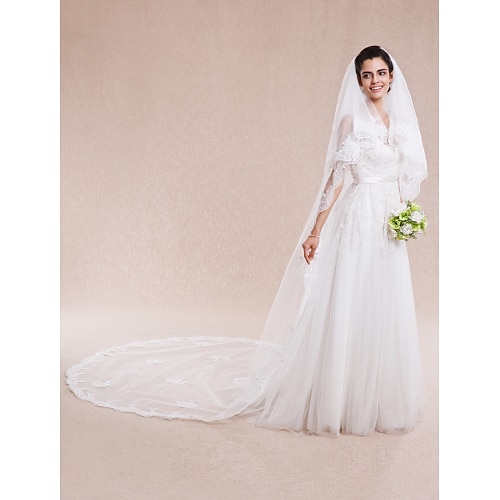 

Two-tier Lace Applique Edge Wedding Veil Cathedral Veils with 157.48 in (400cm) Lace