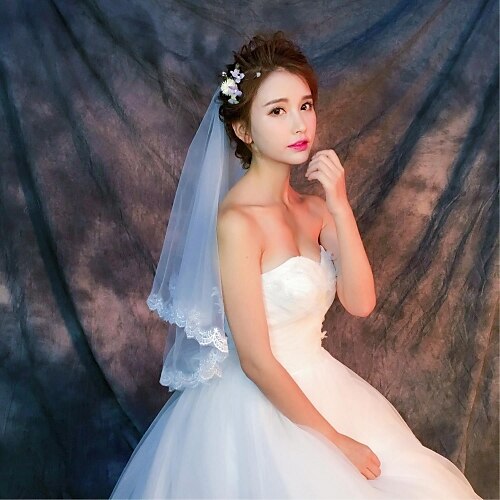 

One-tier Lace Applique Edge Wedding Veil Elbow Veils / Fingertip Veils with Appliques / Pattern Lace / Tulle / Classic