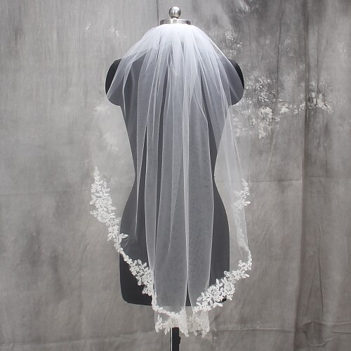 

One-tier Lace Applique Edge Wedding Veil Fingertip Veils with Appliques Lace / Tulle / Mantilla