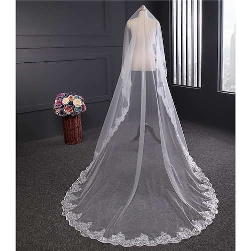

One-tier Lace Applique Edge Wedding Veil Chapel Veils with Satin Flower / Sequin / Appliques Tulle / Classic